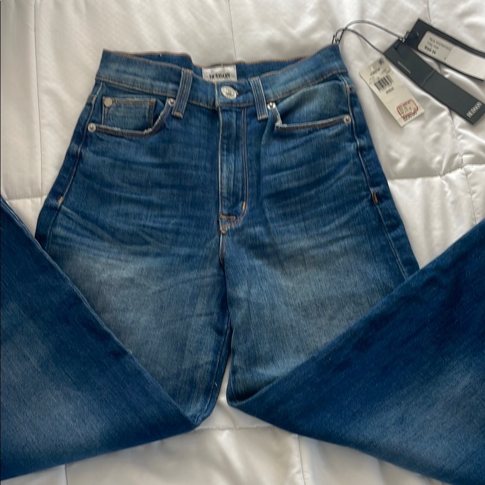 New with tags Hudson High Rise Holly Wide Leg Crop Blue Jeans with Gradient Fade